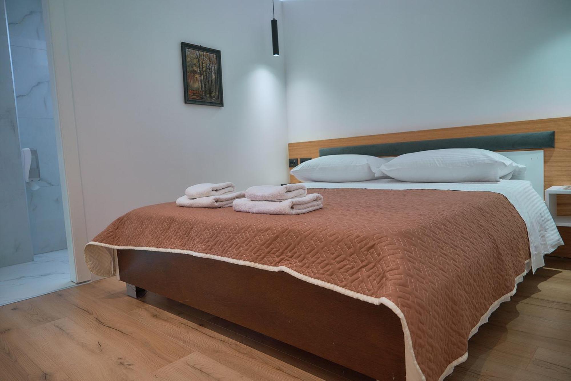 Kalpazo Inn Tiranë Ngoại thất bức ảnh