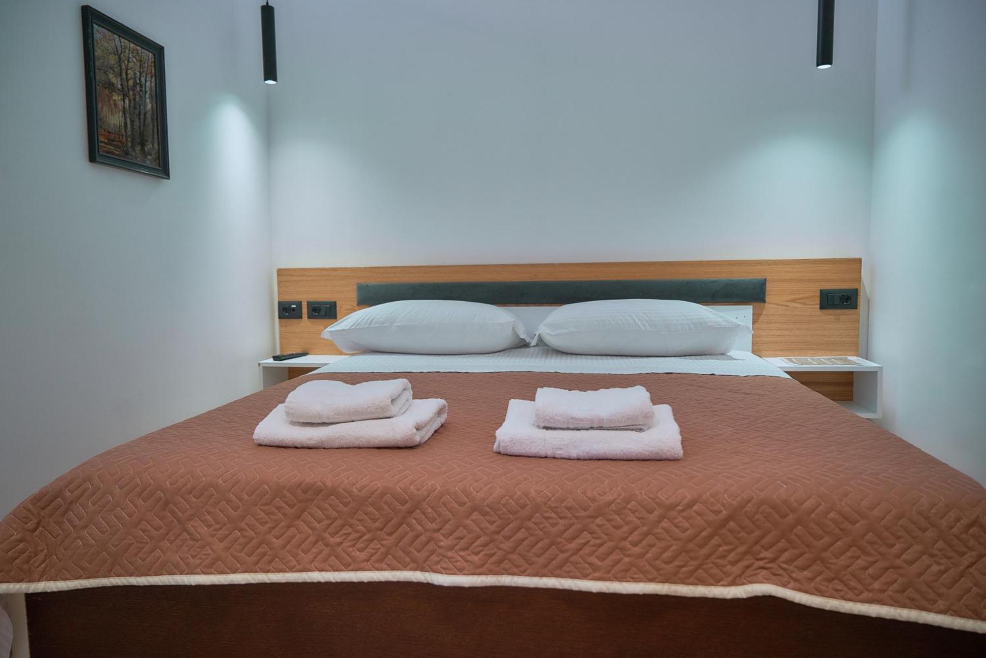 Kalpazo Inn Tiranë Ngoại thất bức ảnh