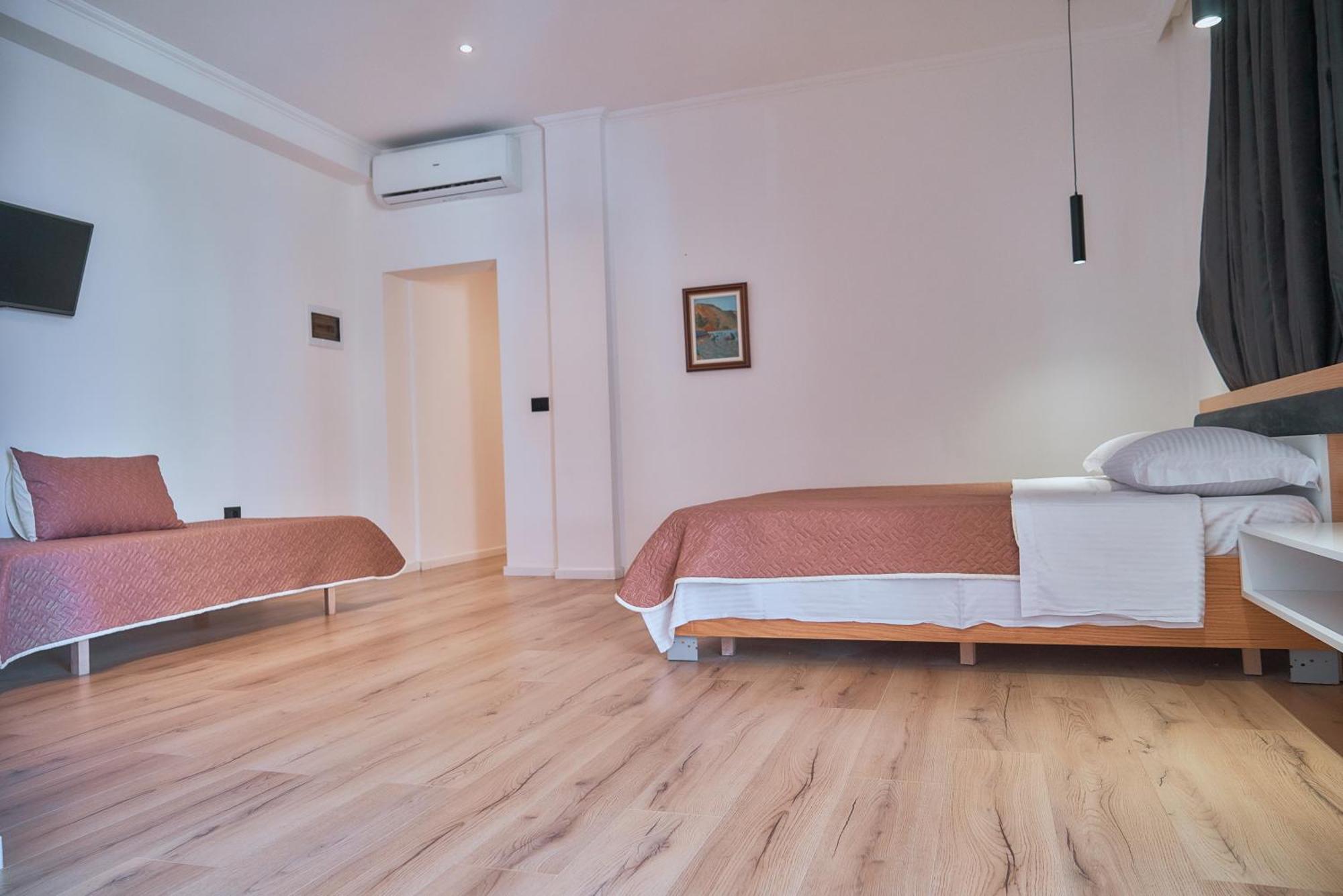 Kalpazo Inn Tiranë Ngoại thất bức ảnh