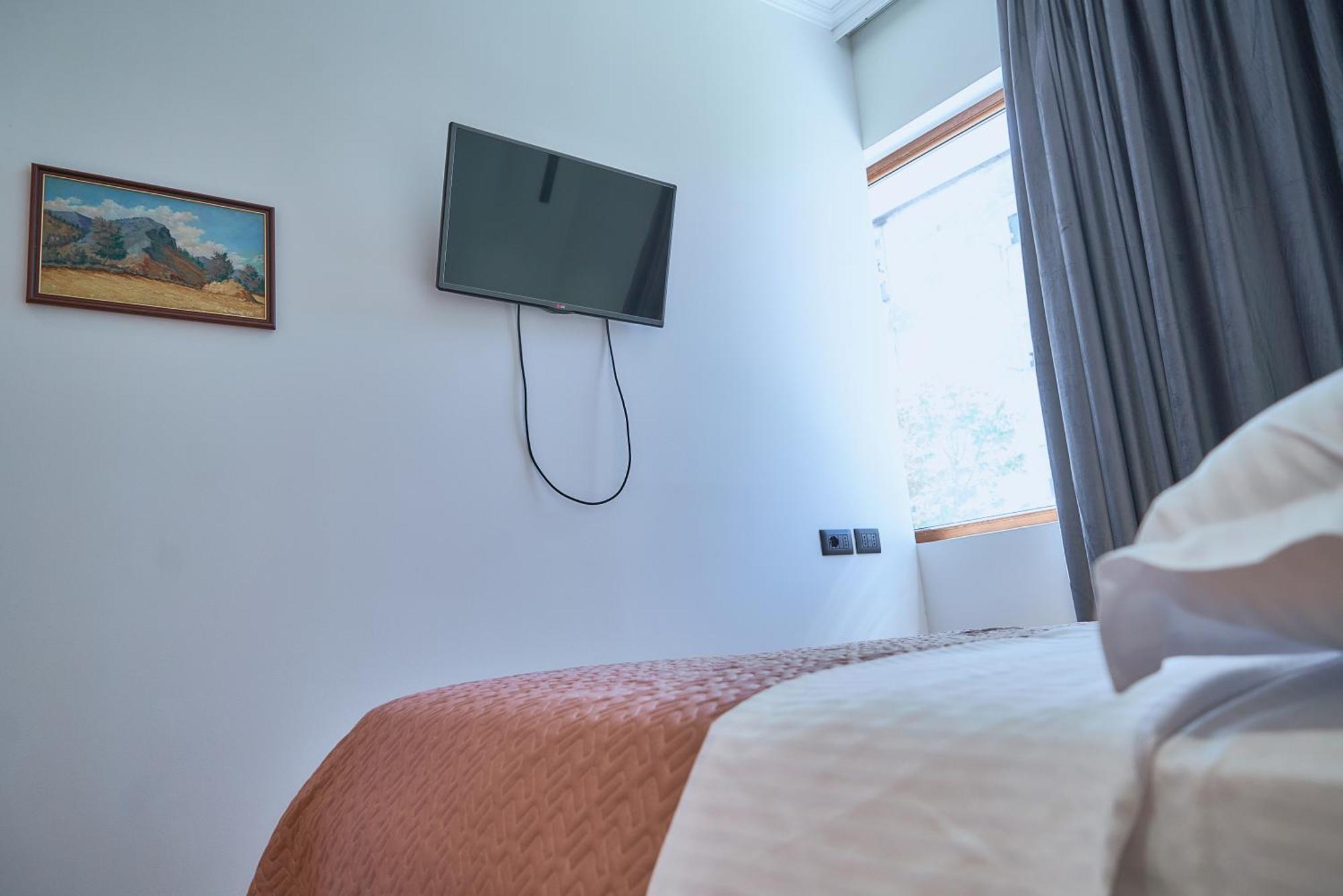 Kalpazo Inn Tiranë Ngoại thất bức ảnh