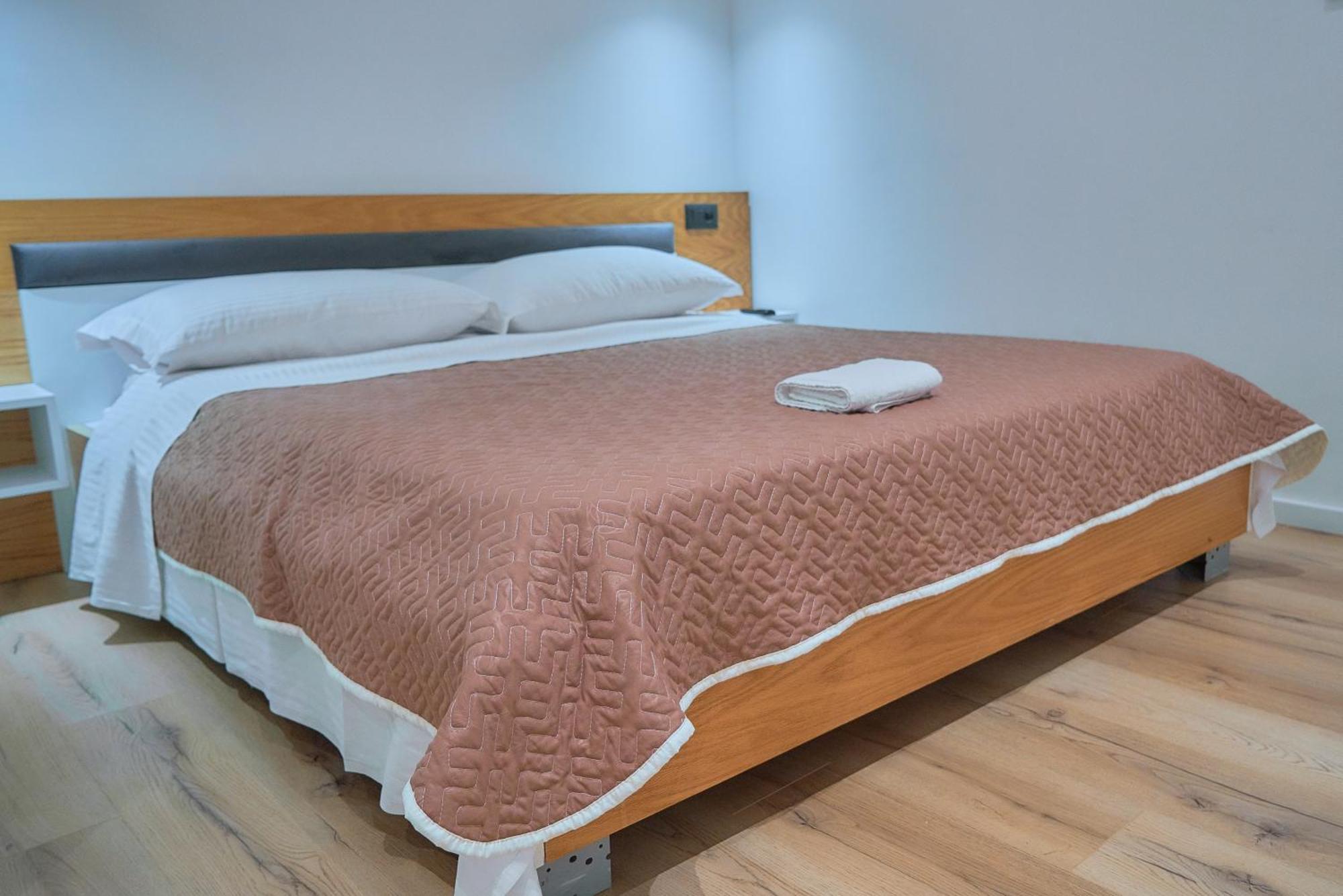 Kalpazo Inn Tiranë Ngoại thất bức ảnh